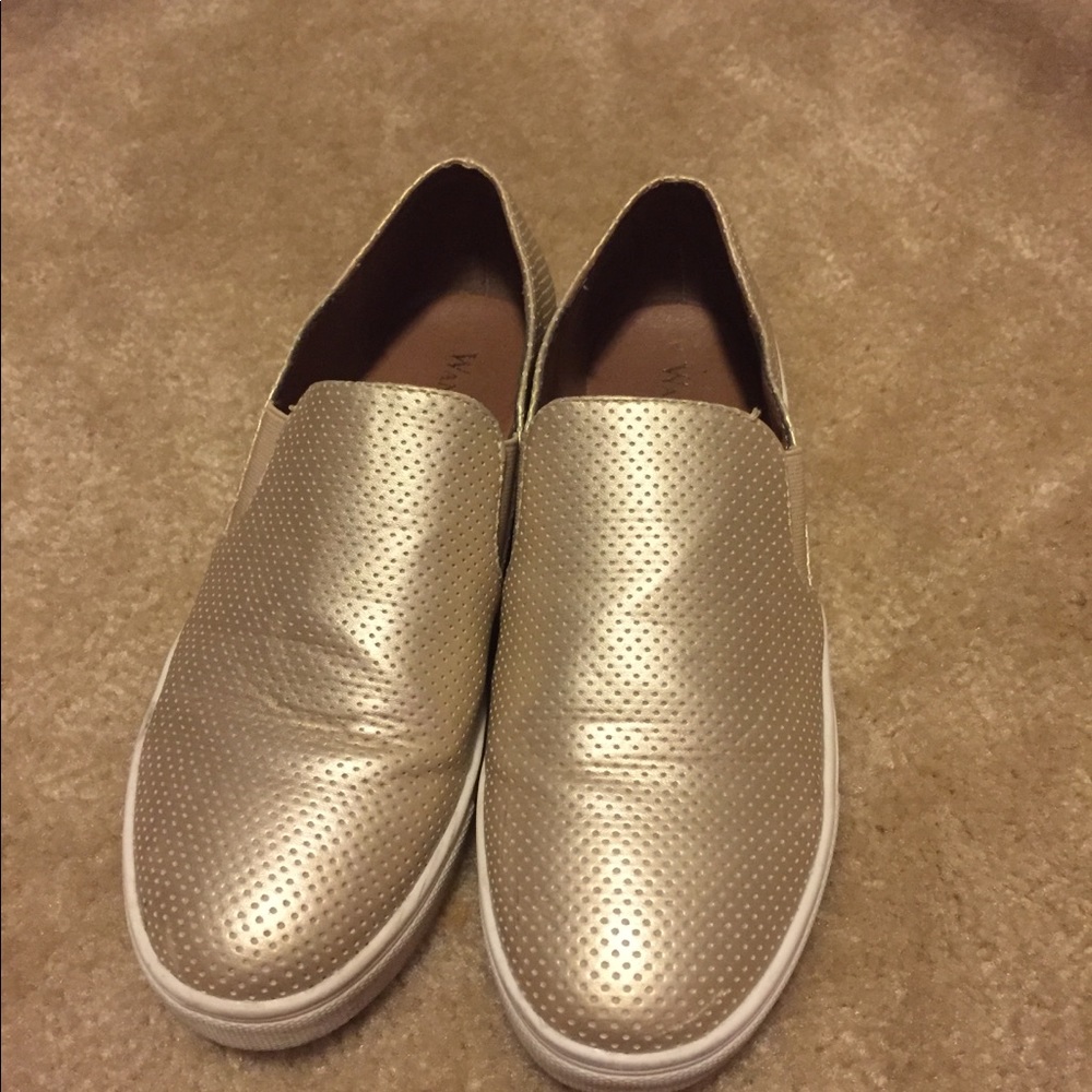 Gold shoes
